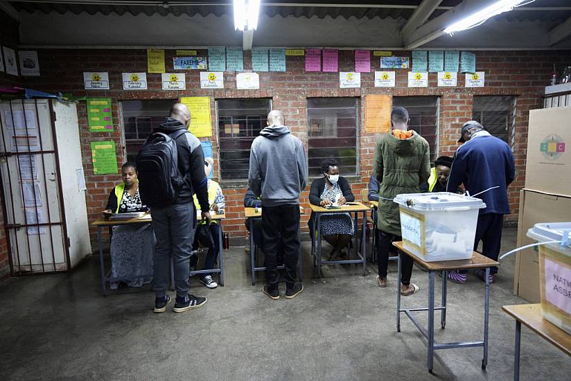 Zimbabwe Police Arrest 41 Election Monitors As Votes Are Counted After Delays