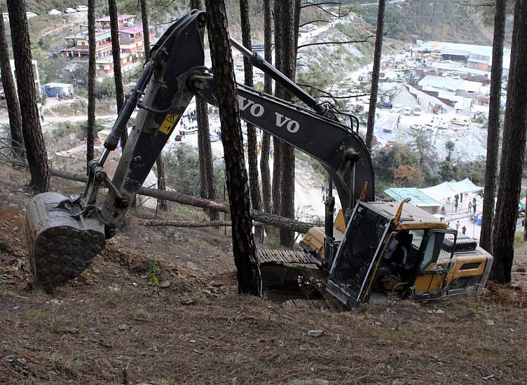 Trapped Workers Get Hot Meals Through Pipe After Nine Days In Collapsed Tunnel