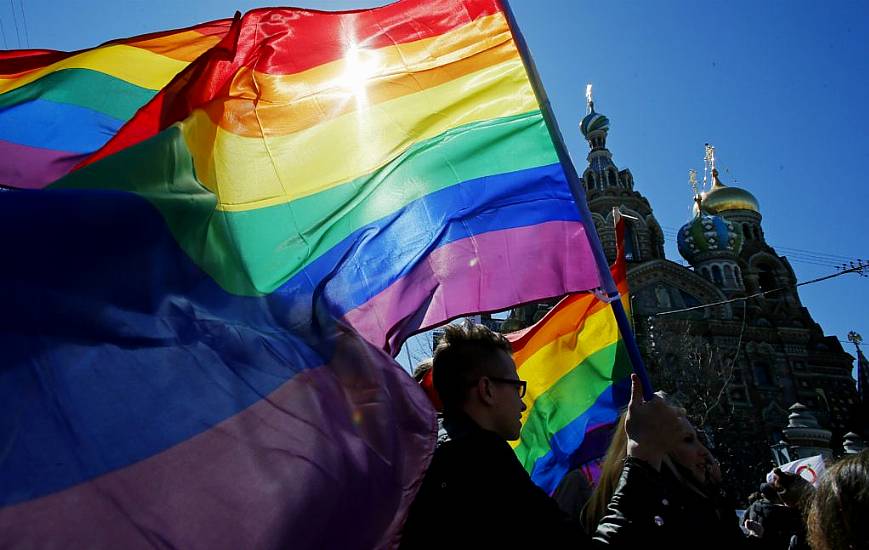 Police Raid Moscow Gay Bars After Court Labels Lgbt+ Movement ‘Extremist’