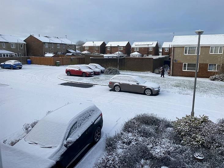 Heavy Snow Hits Flights As Temperatures Plunge Across Uk