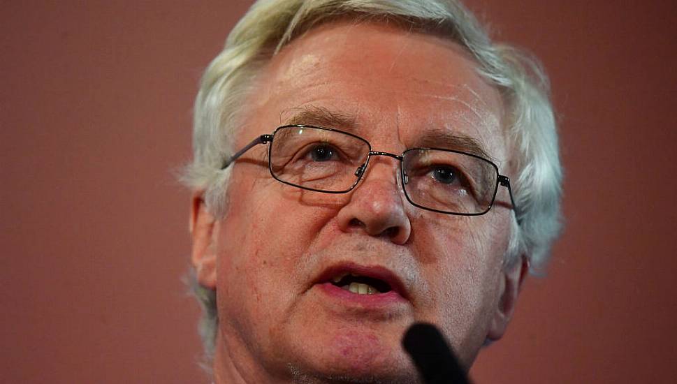 Former Uk Minister David Davis Stops Attack On Homeless Man Near British Parliament