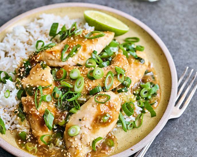 Joe Wicks’ Saucy Spring Onion Chicken Recipe