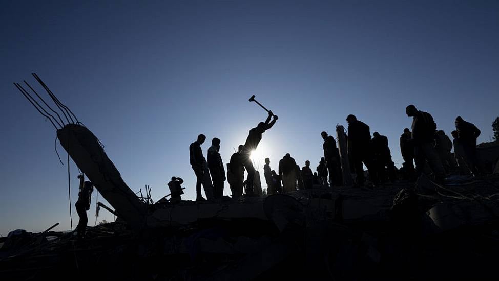 Palestinians Flee Central Gaza’s Main Hospital As Fighting Draws Closer