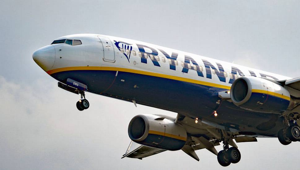 Schoolgirl Injured In Ryanair Depressurization Gets €15,000 Settlement