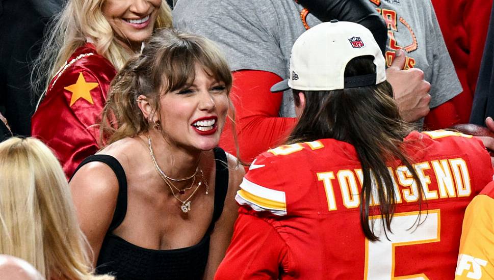 How To Perfect A Red Lip Like Taylor Swift At The Super Bowl