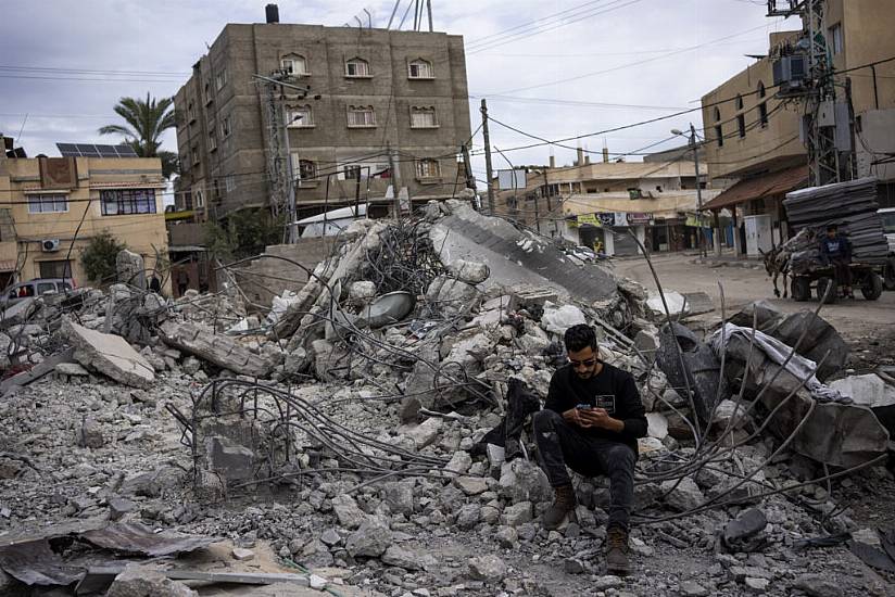 Palestinians Leave One Of Gaza’s Main Hospitals After Weeks Of Heavy Fighting