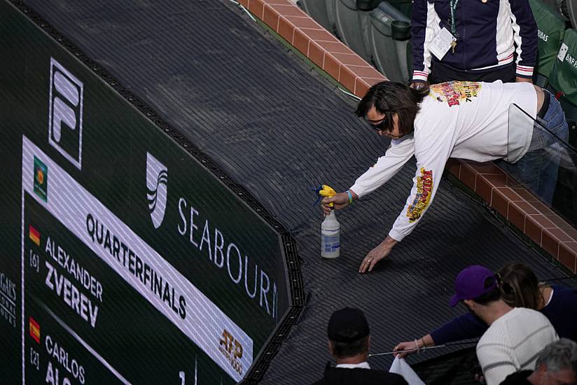 Invasion Of Bees Unable To Take The Sting Out Of Carlos Alcaraz At Indian Wells