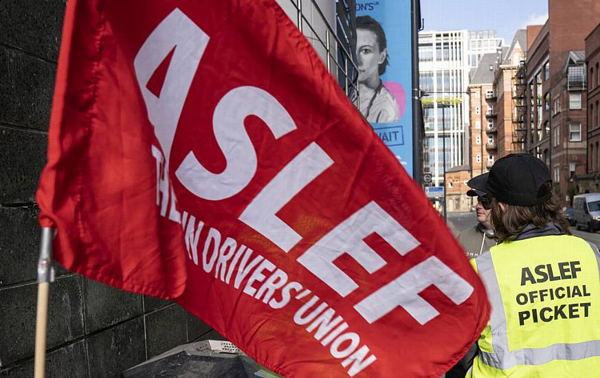 Uk Train Drivers To Begin Overtime Ban Ahead Of Fresh Strikes