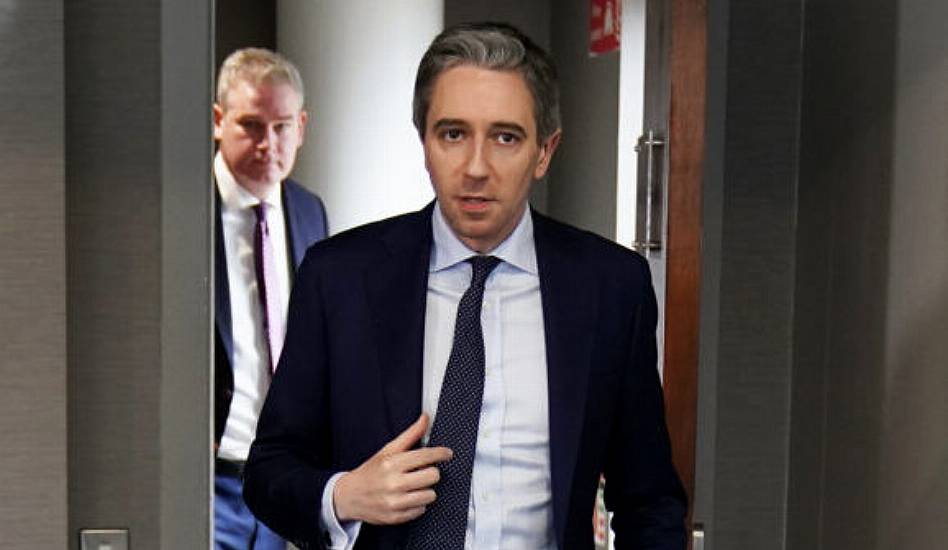 Simon Harris To Consider Cap On Pay For Department Secretaries-General