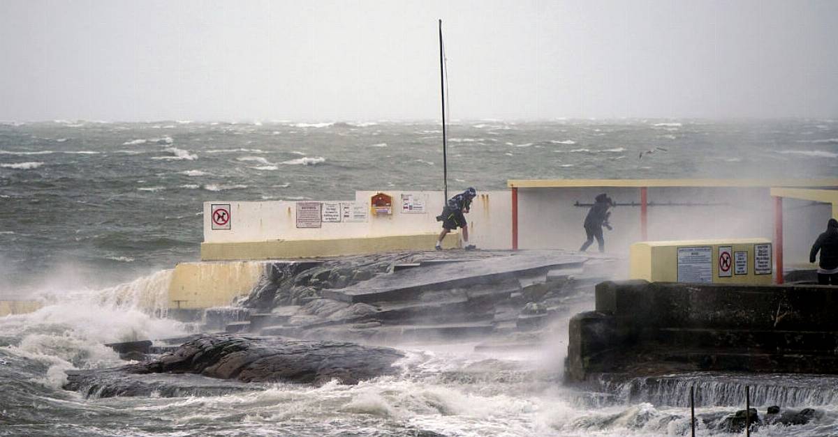 Status Orange wind warning issued for two counties as Storm Ashley to hit Ireland | BreakingNews.ie