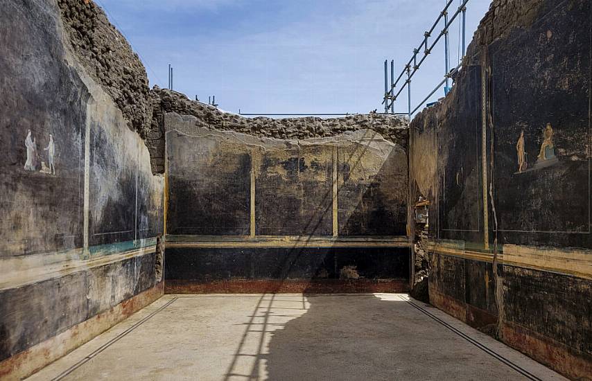 Archaeologists Excavating New Sites In Pompeii Uncover Sumptuous Banquet Hall