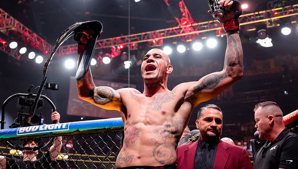 Alex Pereira Blitzes Jamahal Hill At Ufc 300 To Retain Light Heavyweight Title