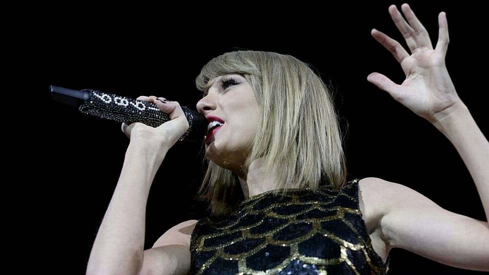 Taylor Swift First Artist To Claim 12 Number One Albums In Uk In 21St Century