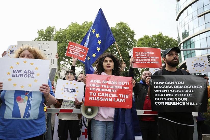 Georgian Protesters Against ‘Russia-Style’ Law Mark Orthodox Easter With Vigil