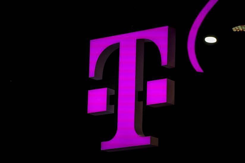 T-Mobile Announces $4.4Bn Us Cellular Deal