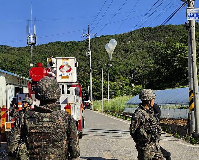 North Korea Flies Balloons Carrying Rubbish Over The South