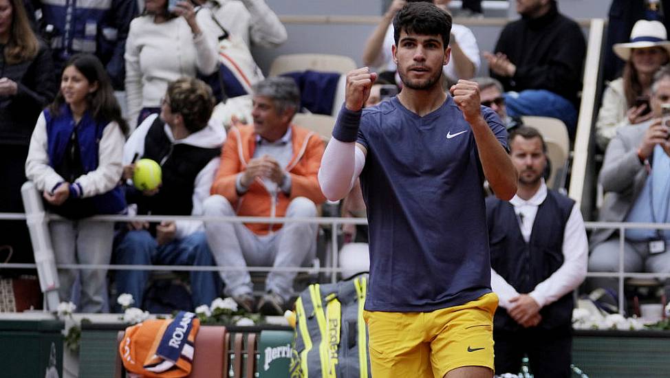 Carlos Alcaraz Cruises Into French Open Quarter-Finals