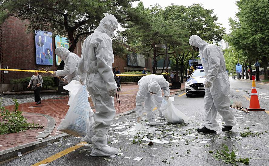 Rubbish Dropped By Balloon On South Korea’s Presidential Compound