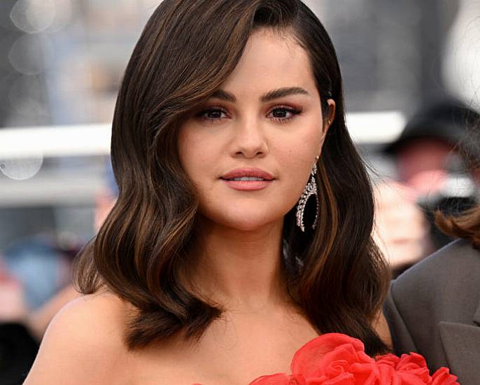 Selena Gomez Responds To Cosmetic Surgery Speculation: Leave Me Alone