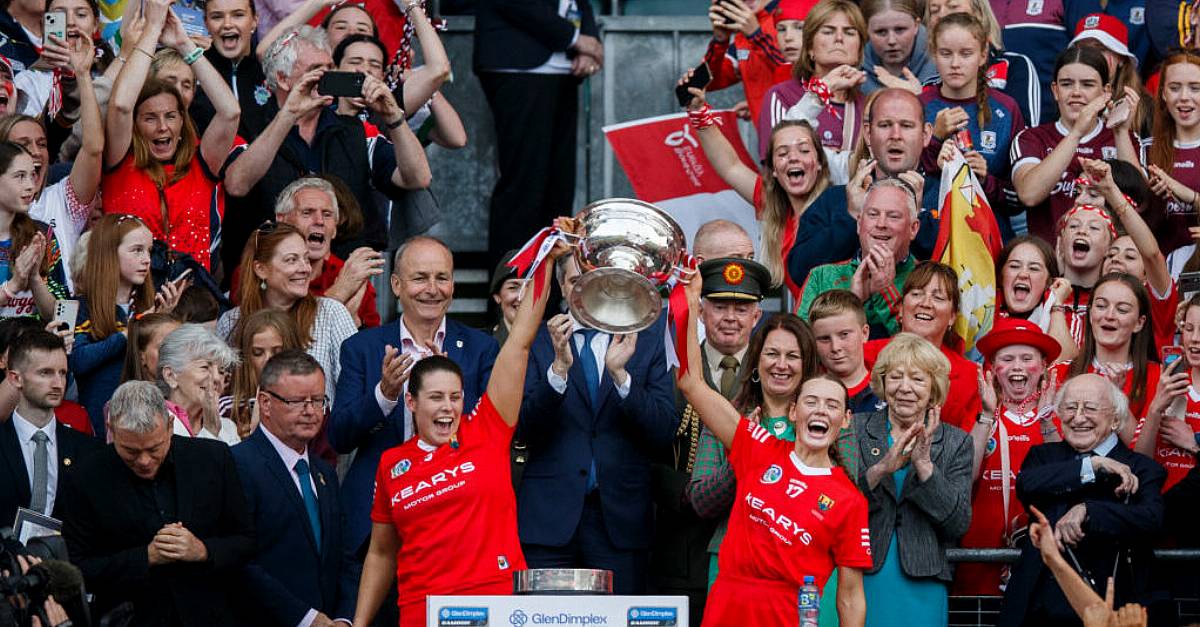 Корк са старши шампиони на All Ireland Camogie за втора