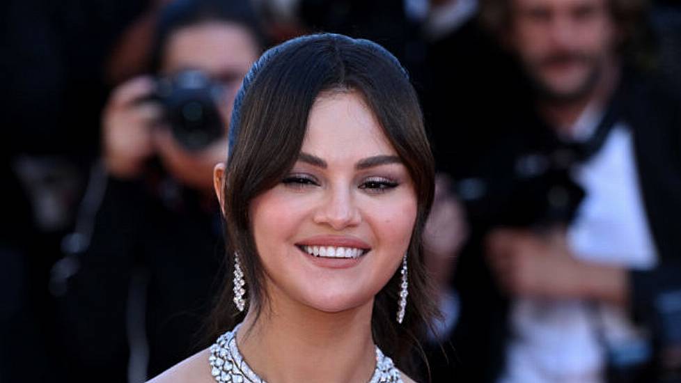 Selena Gomez Joins Billionaire Club Thanks To Beauty Brand Venture