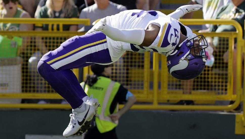 Minnesota Vikings Hold Off Green Bay Packers To Secure Fourth Straight Win