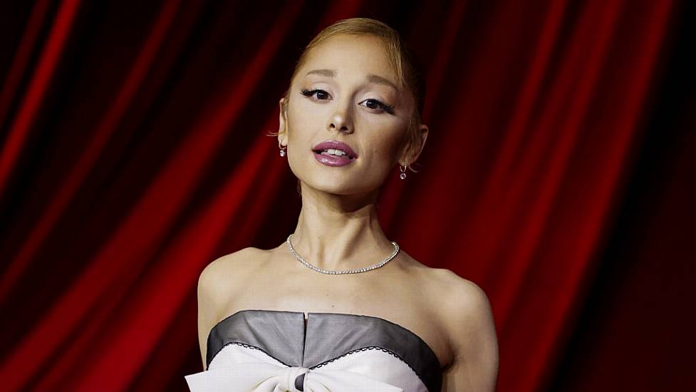 Ariana Grande Apologises Over Backstage Behaviour After Claims By Actress