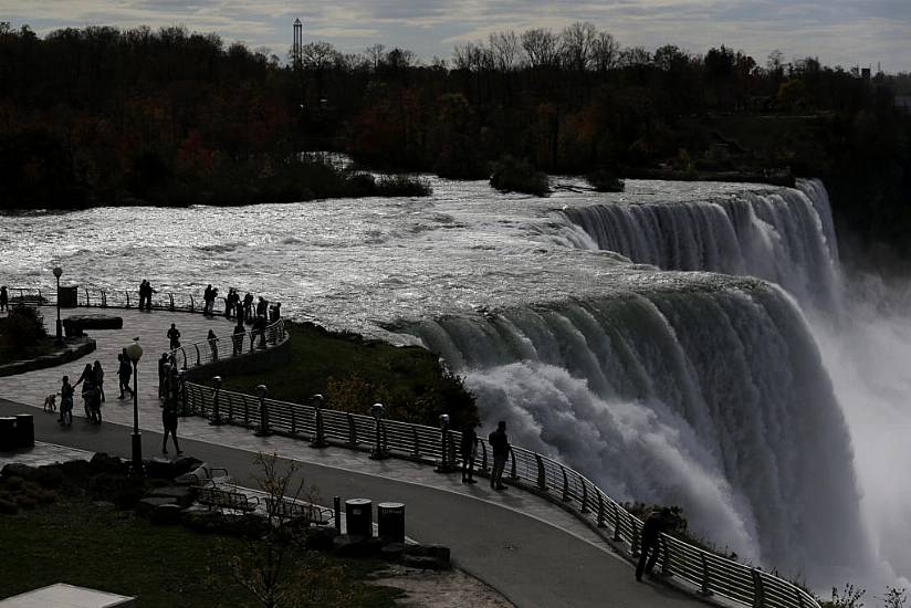 Mother Intentionally Went Over Niagara Falls With Her Children, Police Say