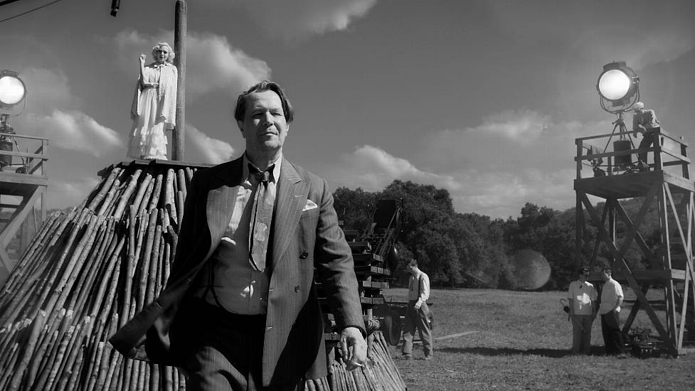 Gary Oldman As Citizen Kane Screenwriter Herman J. Mankiewicz In Mank Trailer