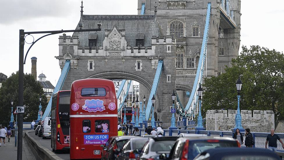 Traffic In Central London Gridlocked After Tower Bridge Stuck Open For An Hour