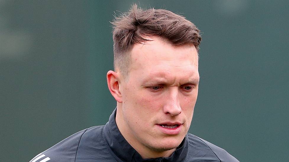 Twitter Apologises To Manchester United And Phil Jones