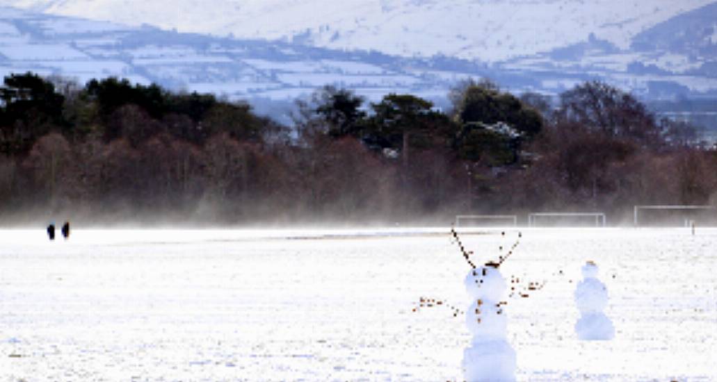 Snow And Ice Warning As Public Asked To Contact Vulnerable Neighbours