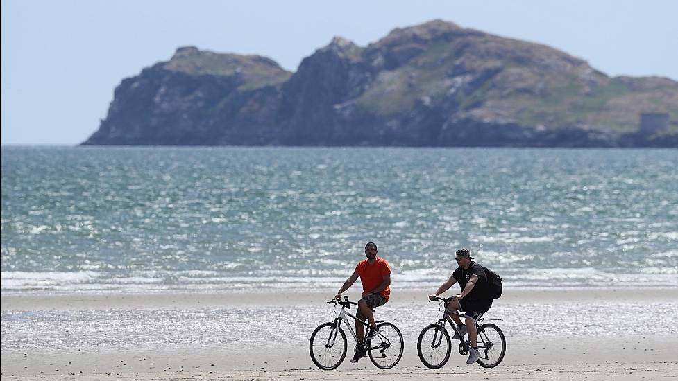 Sunny Weather Forecast For Weekend With Highs Of 19 Degrees