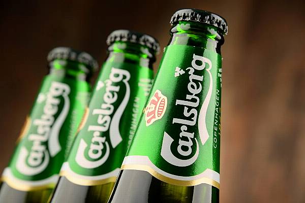 Carlsberg Lifts 2022 Profit Outlook; Shares Trim Losses