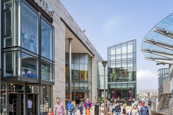 4-Retail Worries Spur Dundrum Town Centre Owner U-turn On $4.8bn Intu Deal