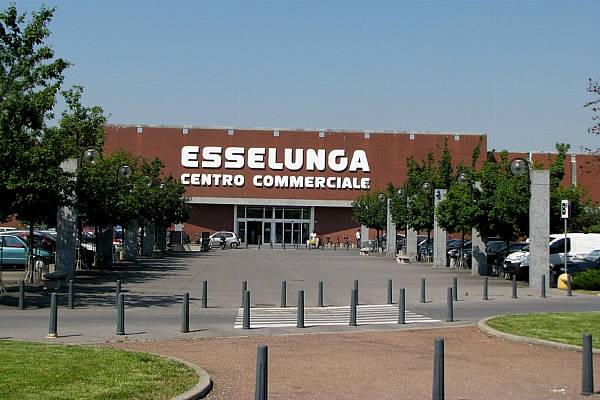 At Least Four Private Equity Funds Eye Italy’s Esselunga