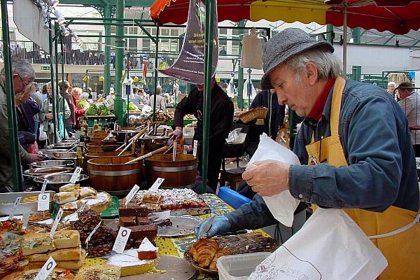 UK Supermarkets Supplying N. Ireland To Get Grace Period After 31 December