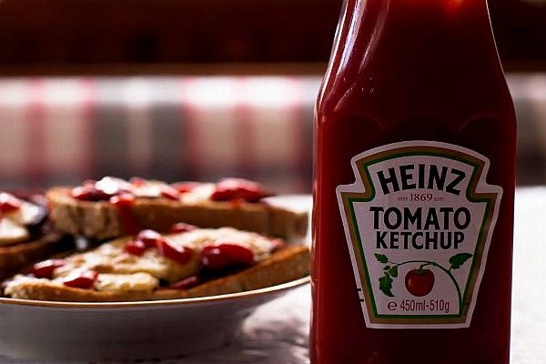 Kraft Heinz Raises Profit View, But Sees Signs Of Consumer Caution