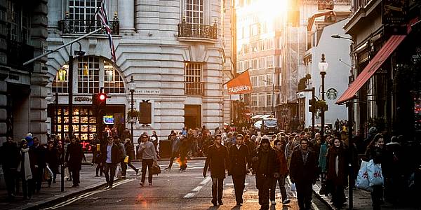 UK Retail Sales Rebound As Heat Wave Boosts Clothing Demand