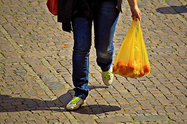 Germans Remain Loyal To Plastic Bags For Fruit And Vegetables