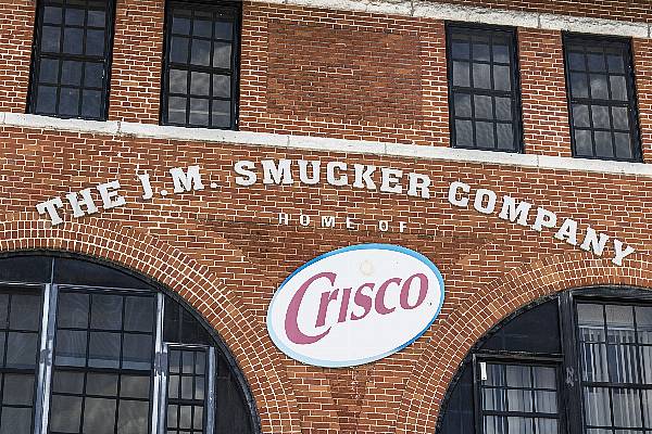 Smucker Cuts Full-Year Targets After First-Quarter Earnings Disappoint