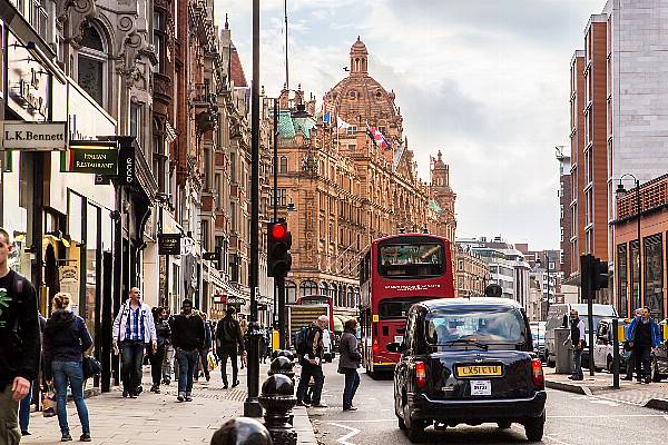 UK Retail Sales Growth Hits Highest Since April 2019: CBI Survey