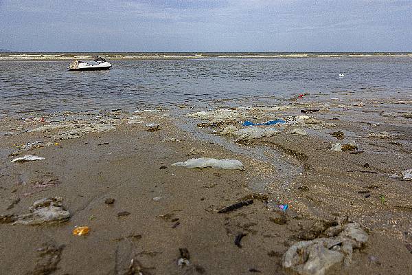 Nestlé Waters Teams Up With Ocean Legacy For Plastic Waste Cleanup