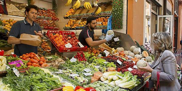 One Third Of Italians Regularly Buy Local Products: Study