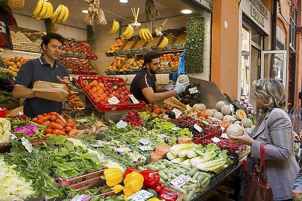 One Third Of Italians Regularly Buy Local Products: Study