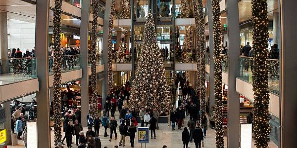 Shoppers More Likely To Shop Both Online And Offline This Holiday Season: Study