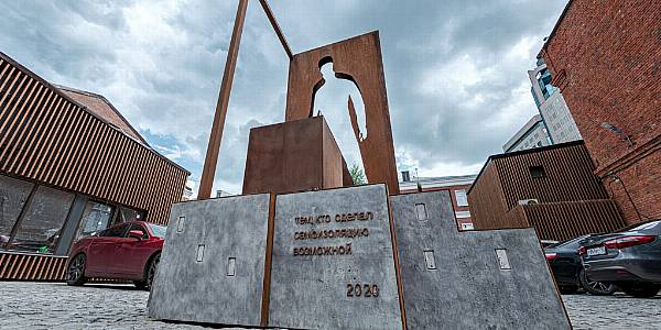 Russia Honours Courier Workers With A Monument