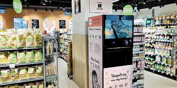 Carrefour Polska Tests Refill Station For Cosmetics In Warsaw Store