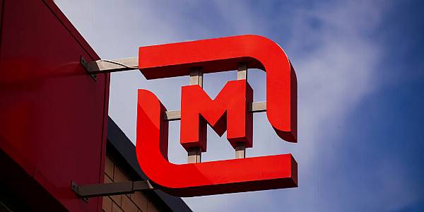 Russia's Magnit Races To Open Discount Stores As Living Standards Slump