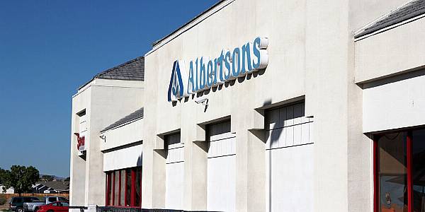 Kroger And Albertsons Zero In On Store Divestitures Amid Deal Review, Sources Say